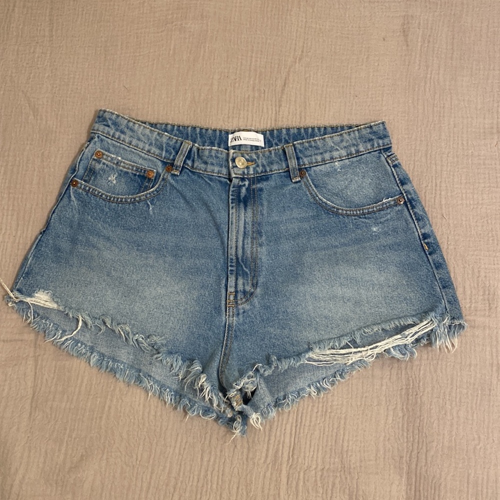 Zara Light Blue Frayed Hem Denim Shorts. Size 14